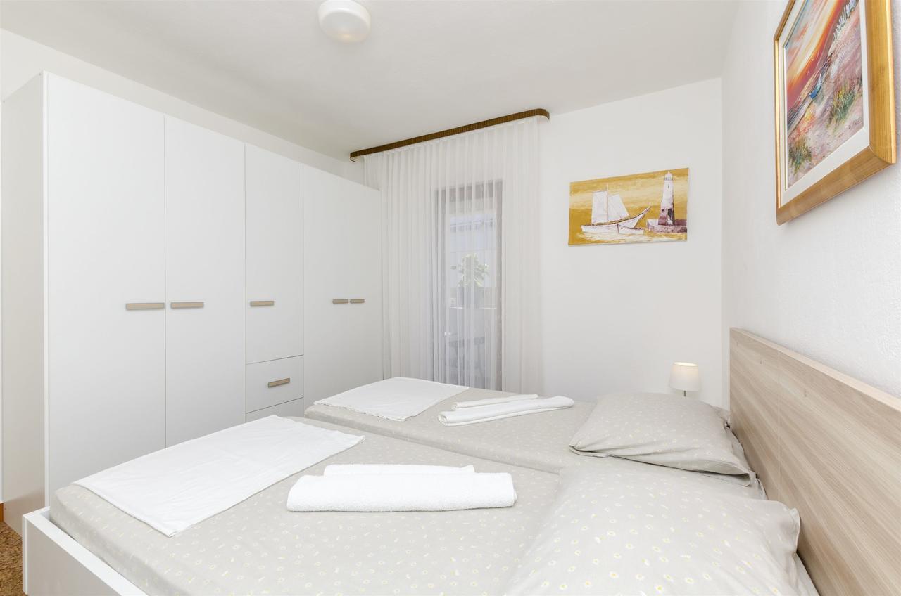 סופטאר Apartments Denis מראה חיצוני תמונה